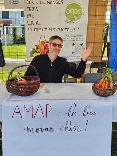 AMAPéro d'été : AMAPiens attablés au jardin